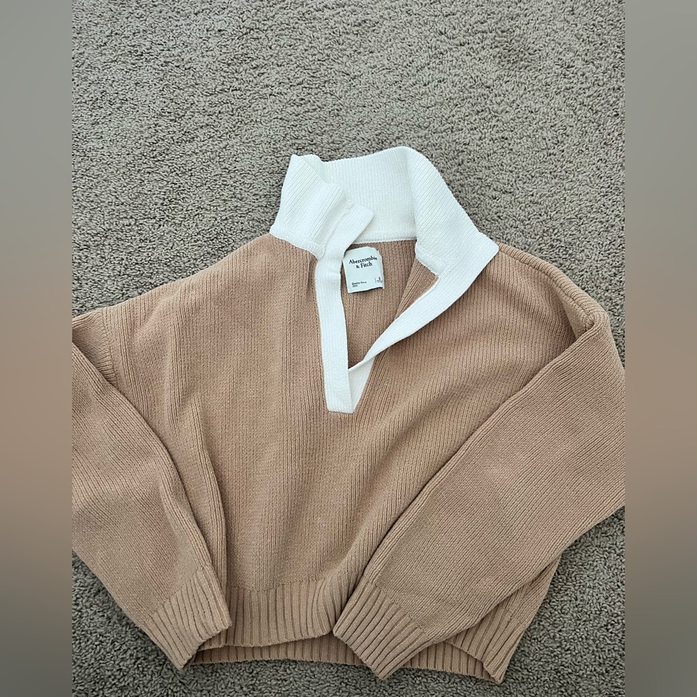 Abercrombie & Fitch Tan Sweater with White Collar